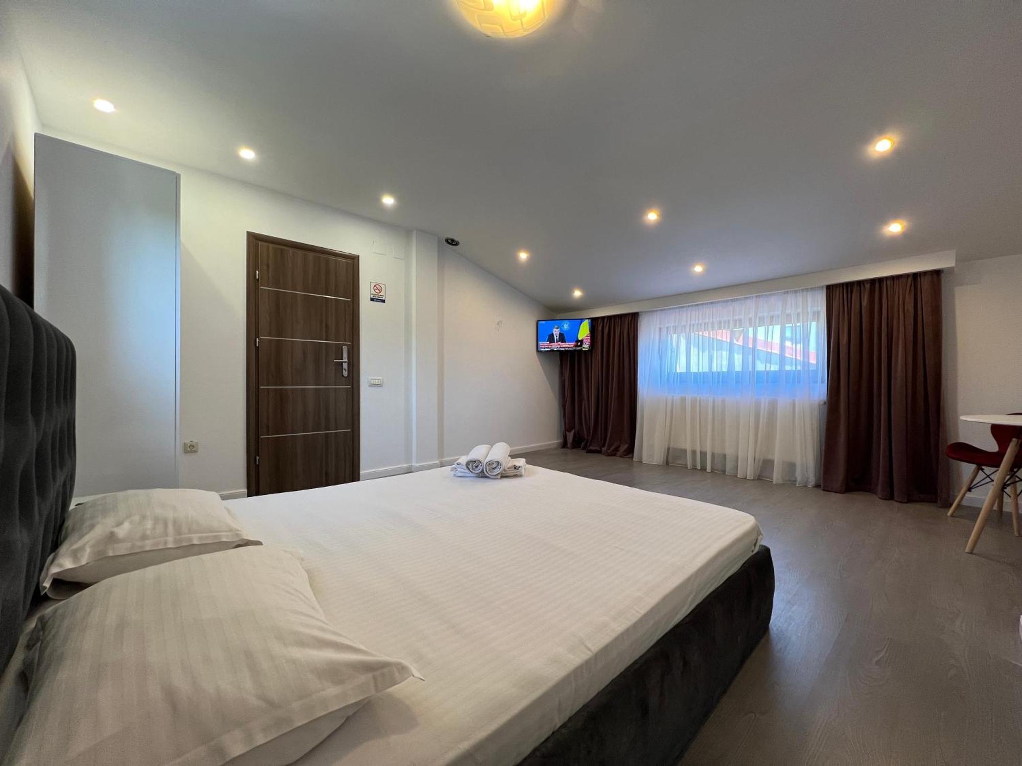 Center By Acme Rent 2* Bucharest